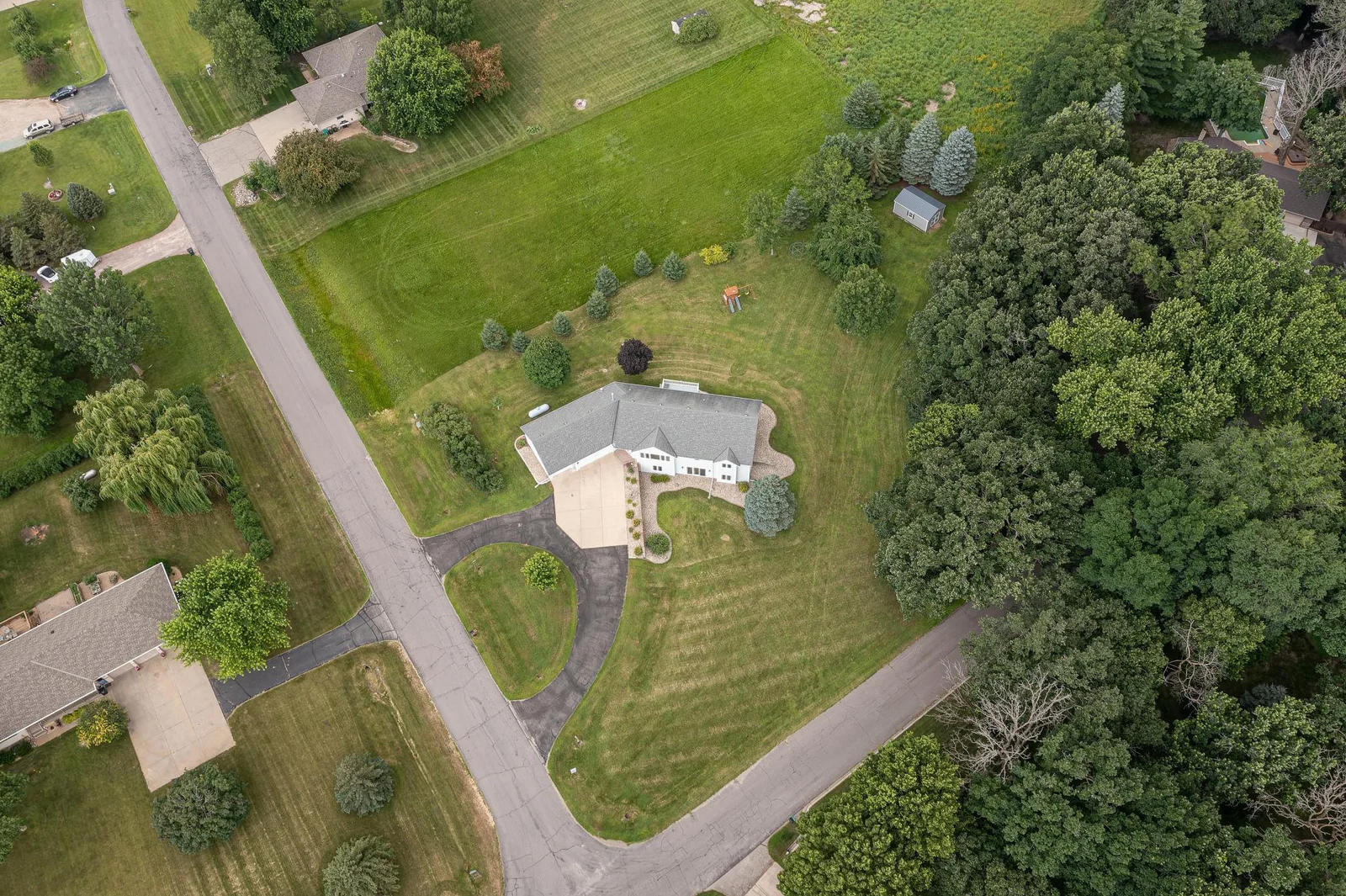 Another aerial view of 20474 196th Rd, Hutchinson.
