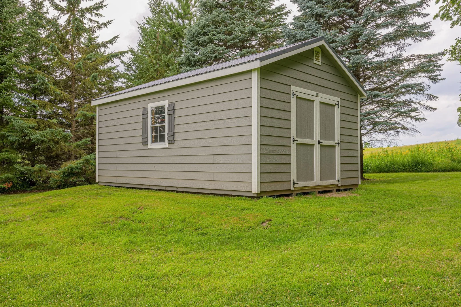 A 14'x20' storage shed sits on the edge of this 1.08 acre lot.