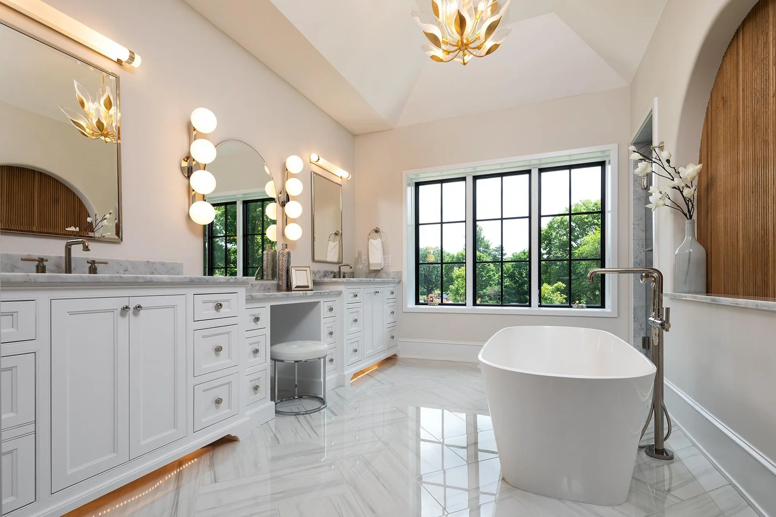 Copyrights of Swan Architecture and Wooddale Builders. Photo of previous home.