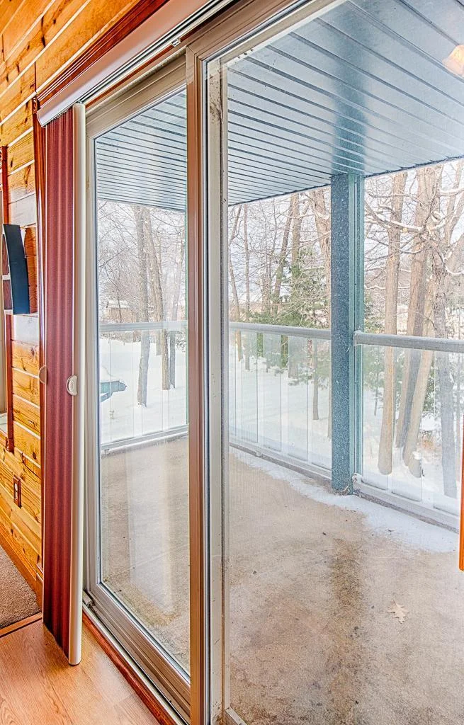 Great views of MilleLacs just a few hundred feet away from this upper level covered balcony!