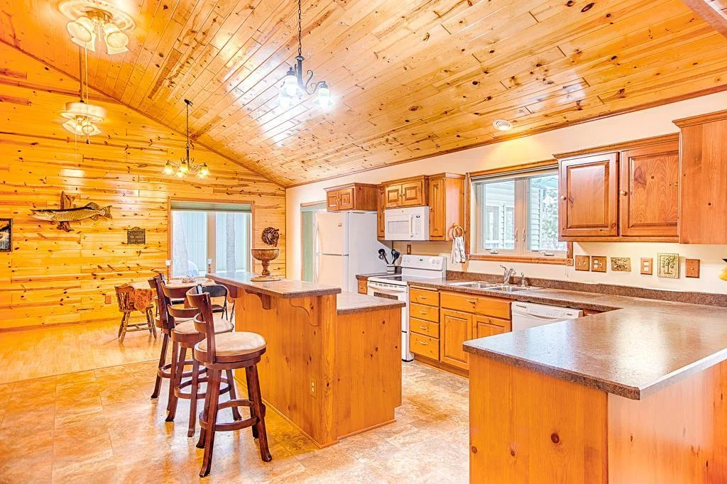 This great big kitchen will please all your senses with ample space for prepping food and entertaining!