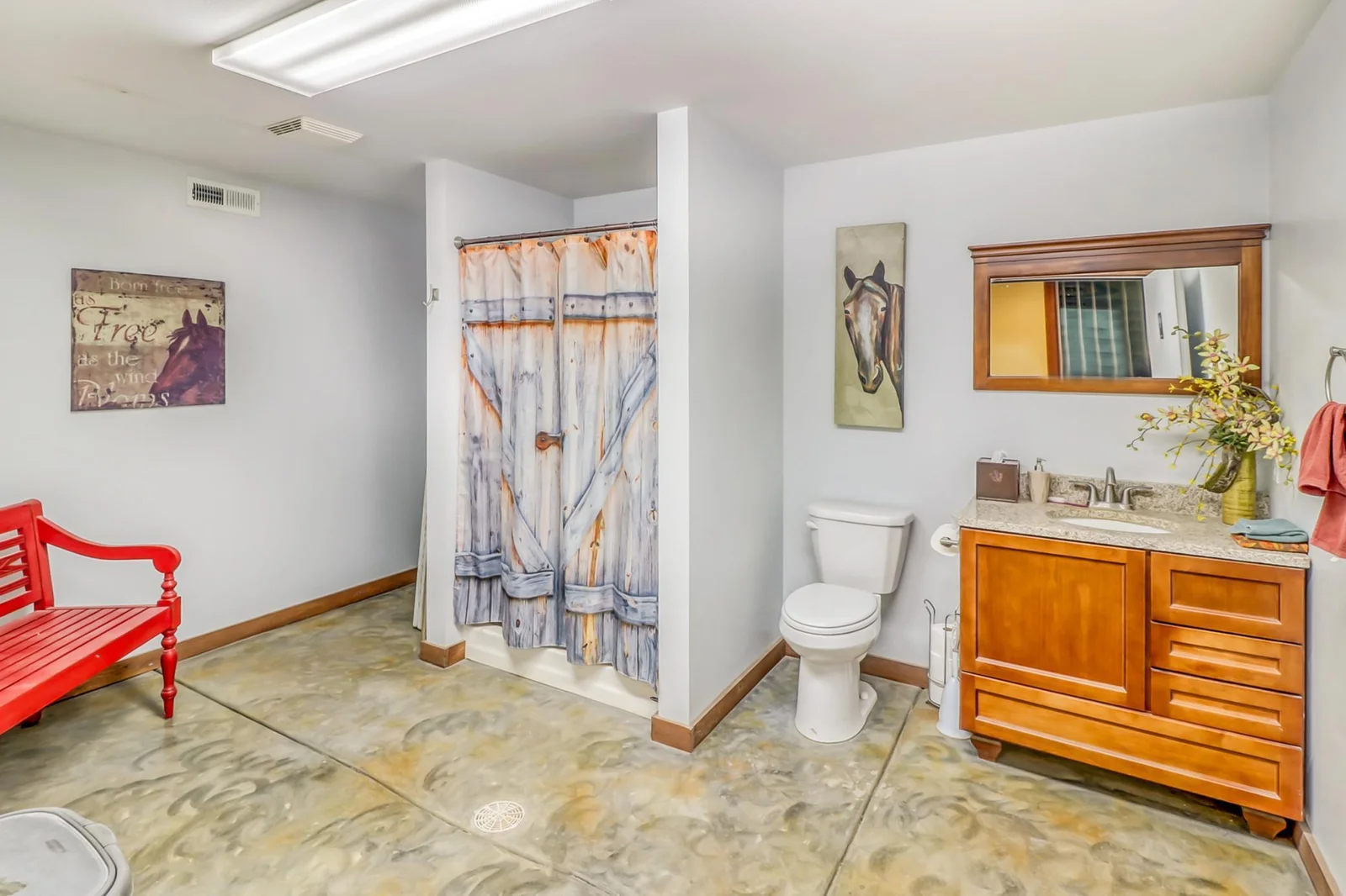 Barn 2 Handicap accessible Bathroom