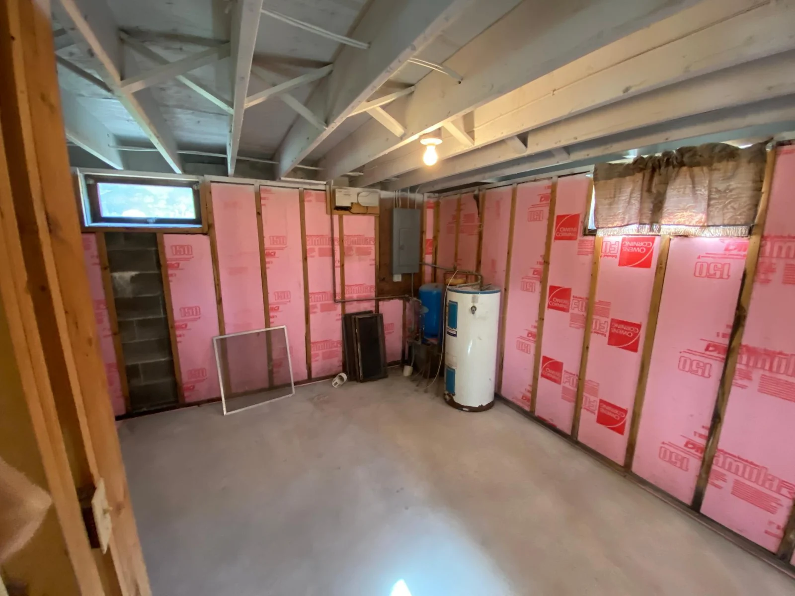 5.) Utility Room.jpeg