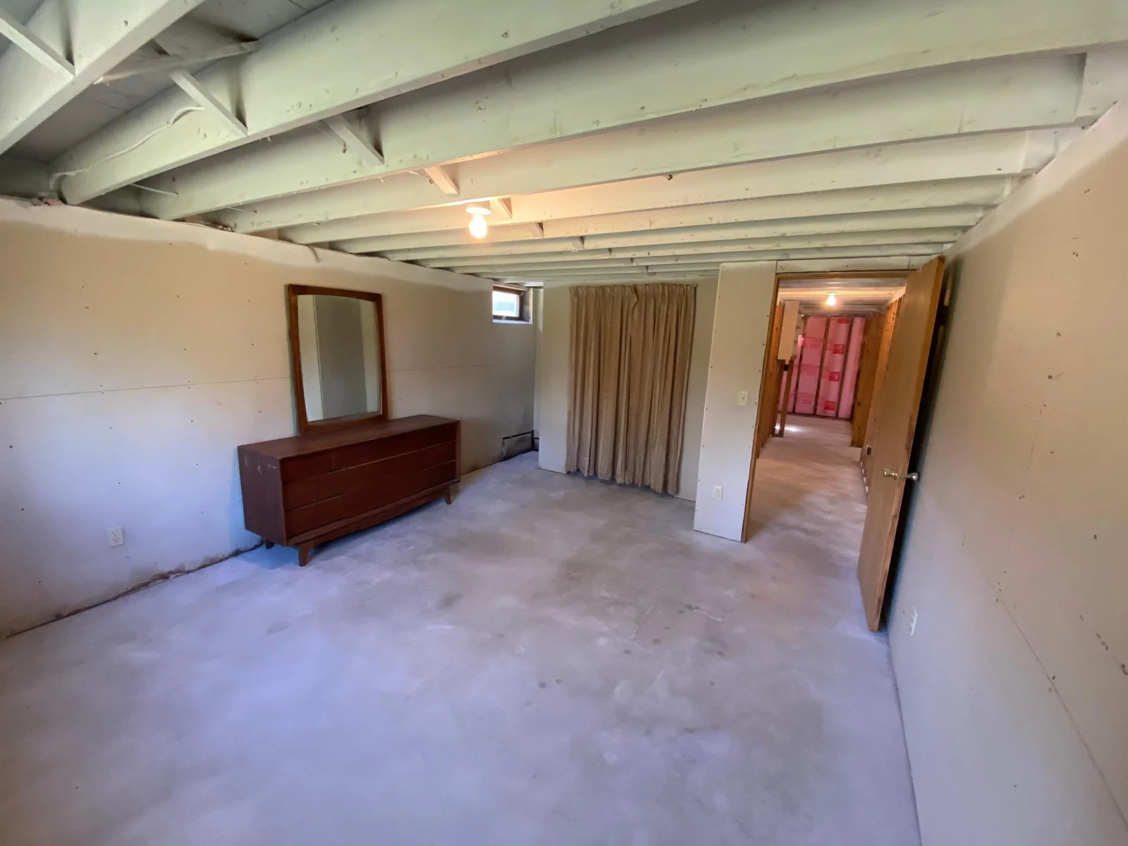 9.) Master bedroom.jpeg