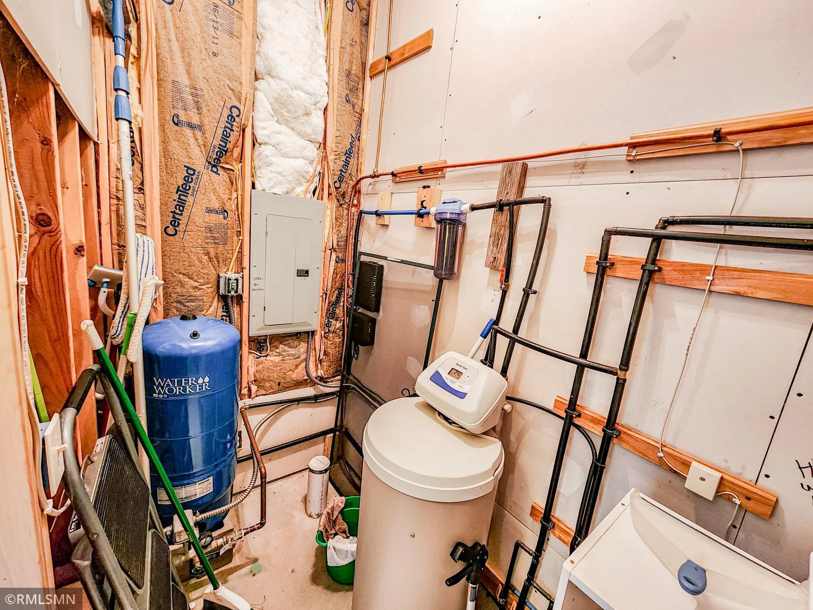 Utility Room through laundry room