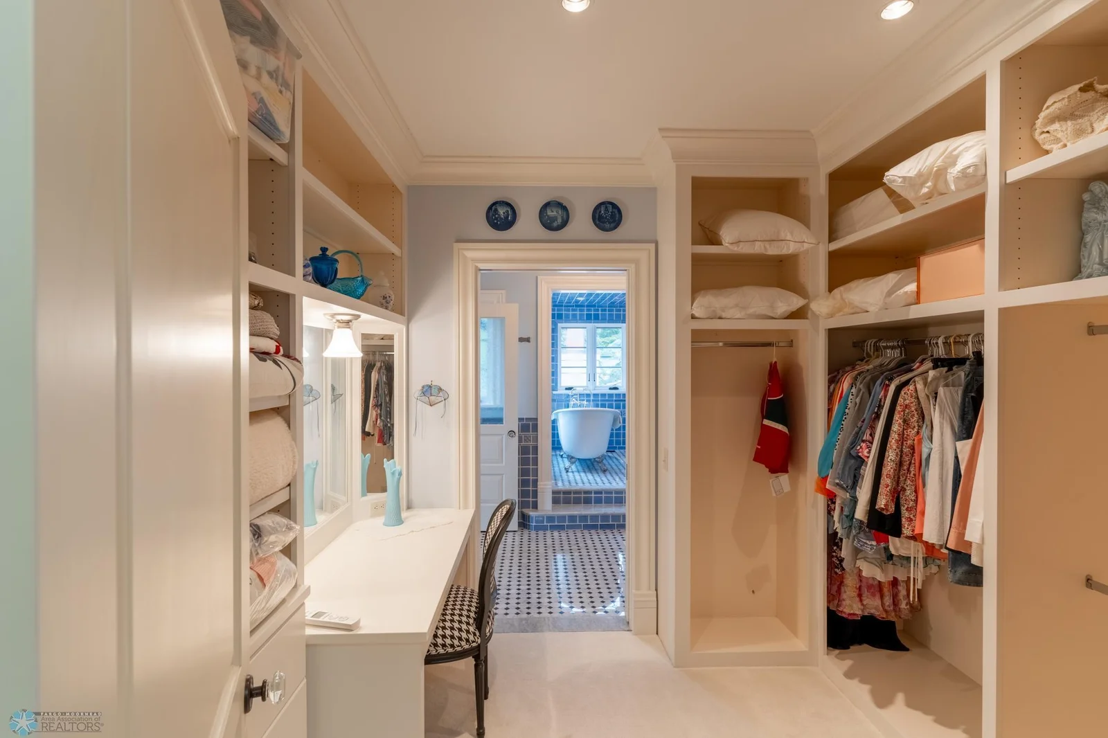 Upstairs Bedroom1Closet