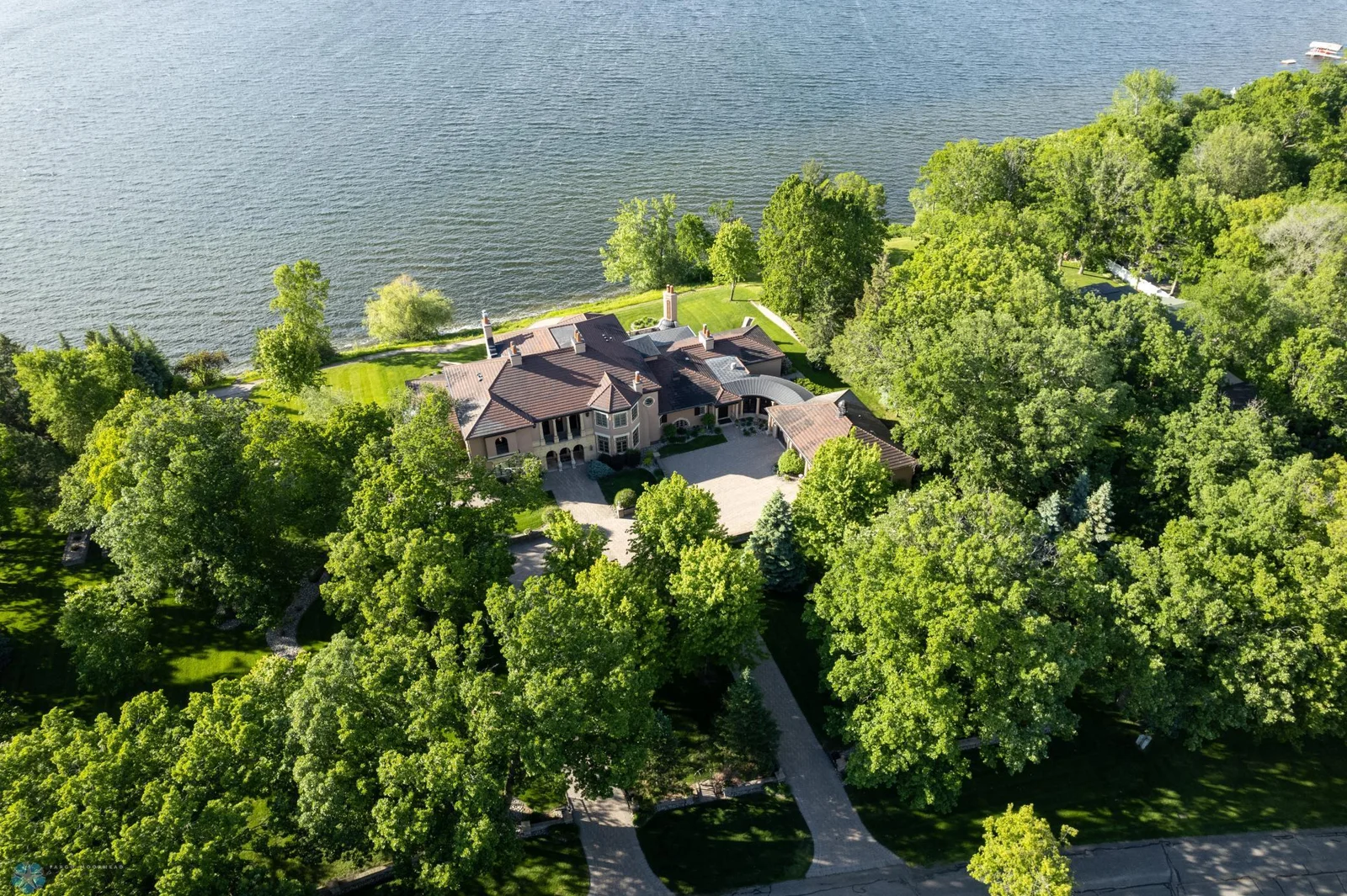 Ariel Front of Mansion with view of lake