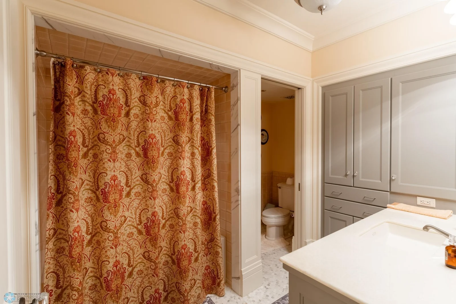 Upstairs Bedroom2 Full Bath