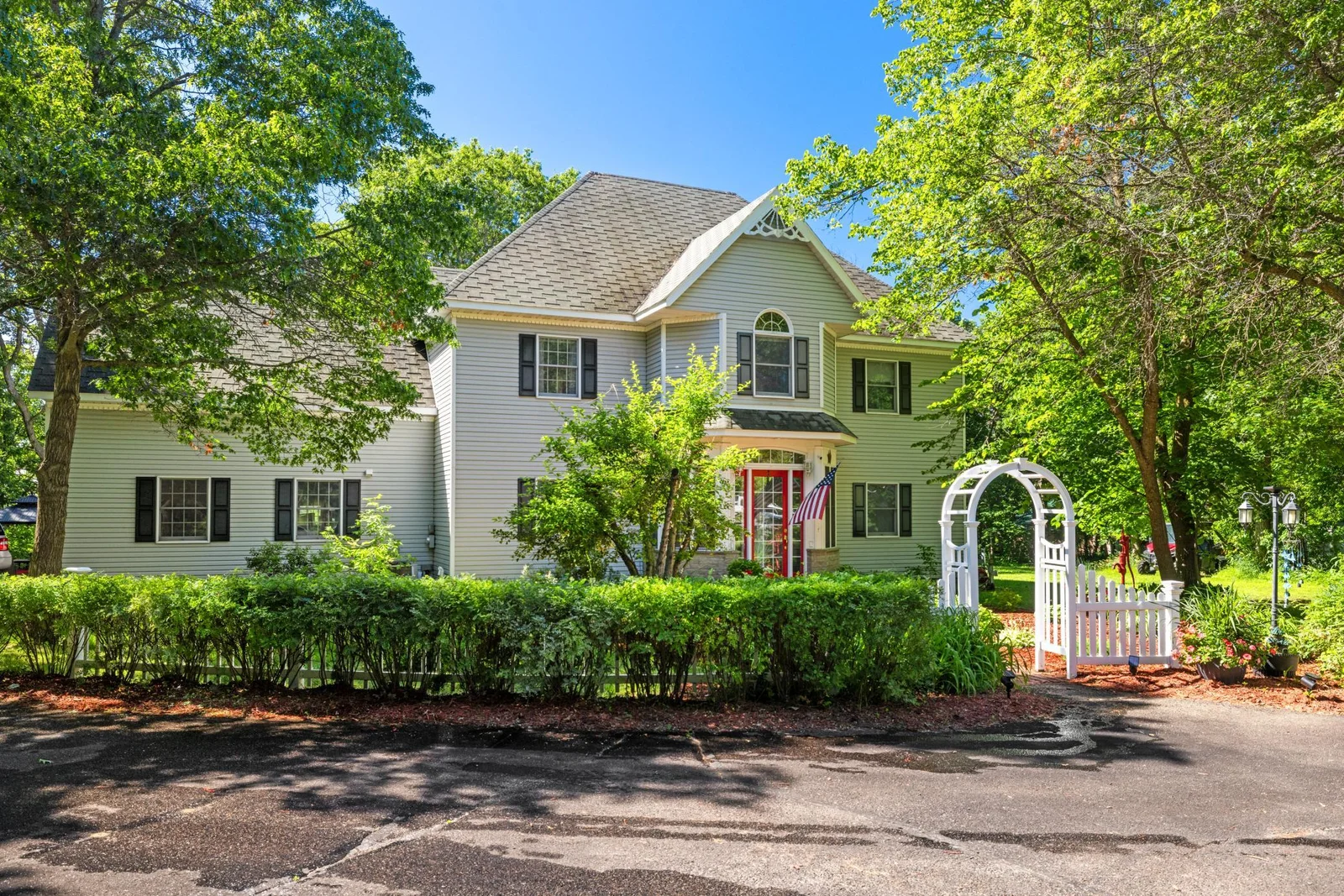 Lower Twin Lake Home