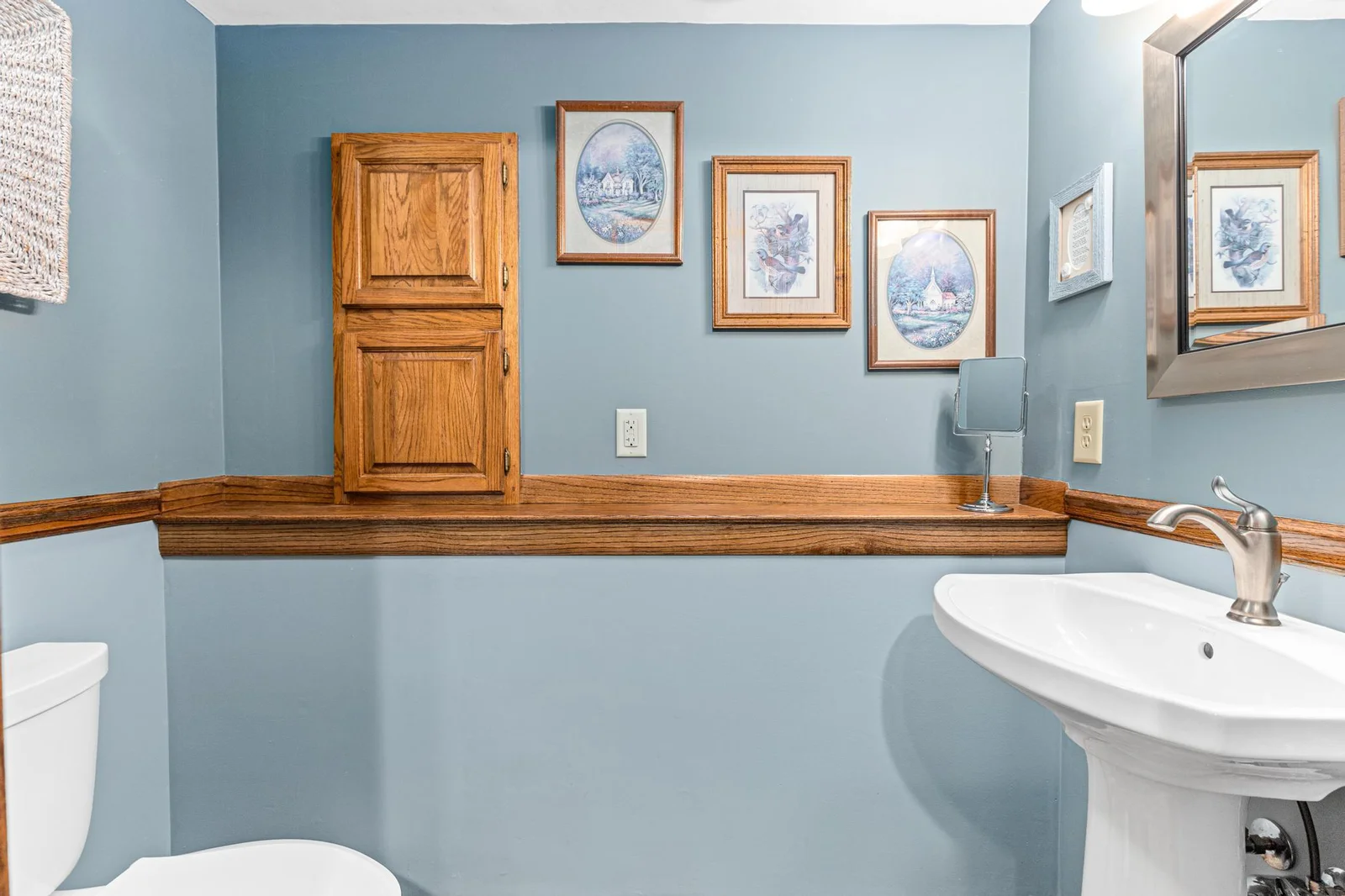 Lower Level 1/2 bath!