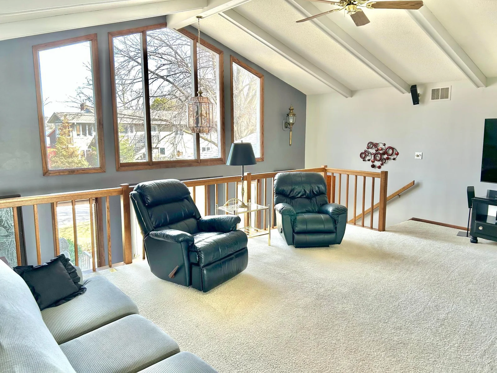 Look at all that daylight! Vaulted ceilings too!