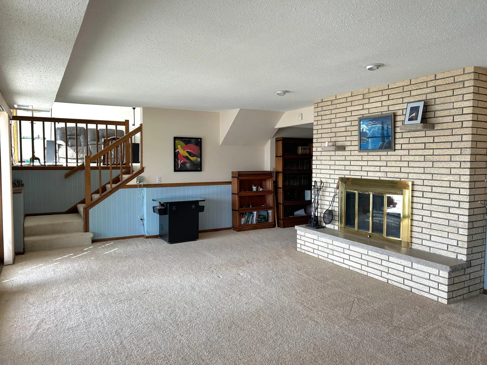 Lower level game room w/walk out to Lake!