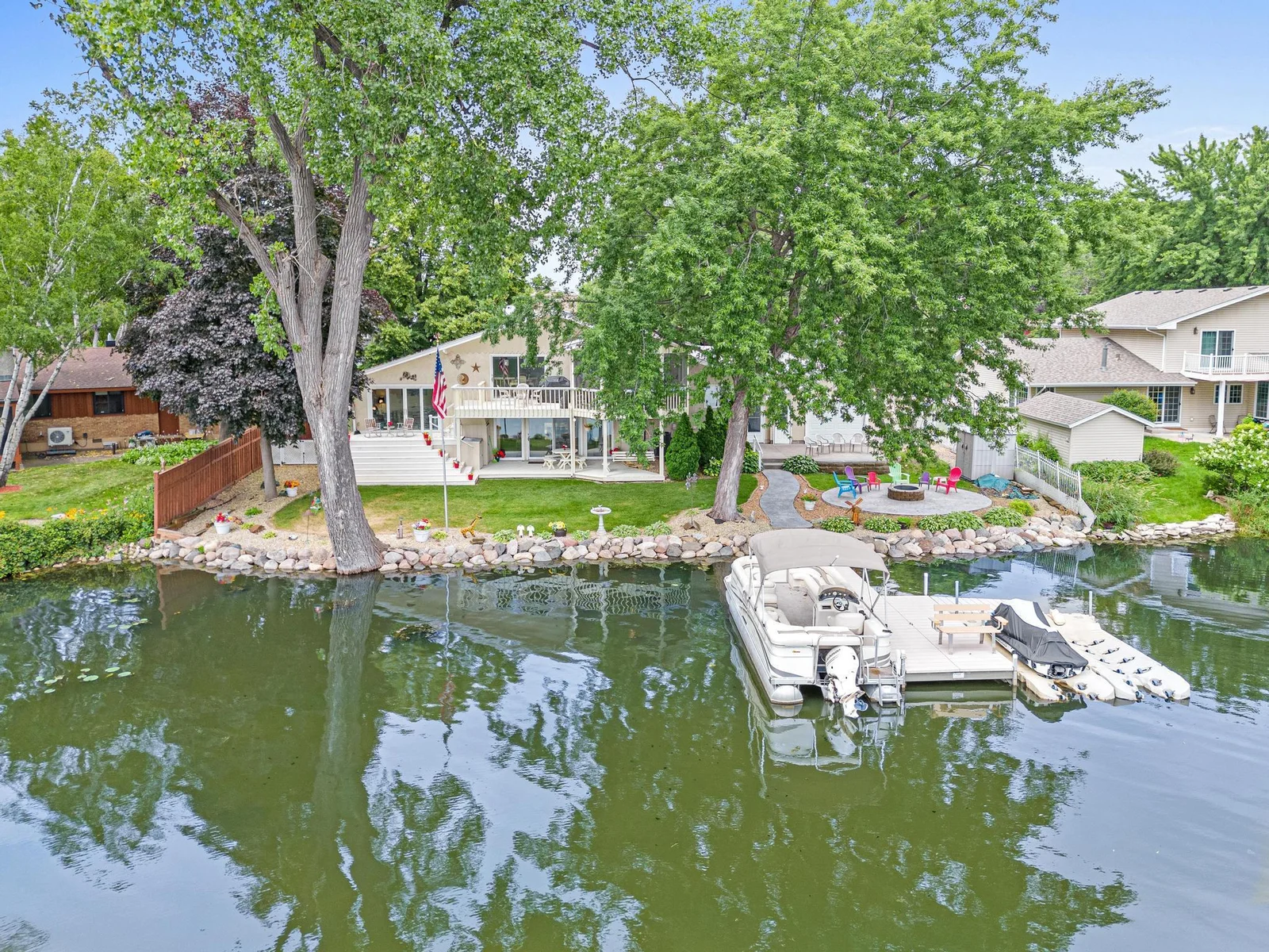 Enjoy 101 ft of Lake Gervais!