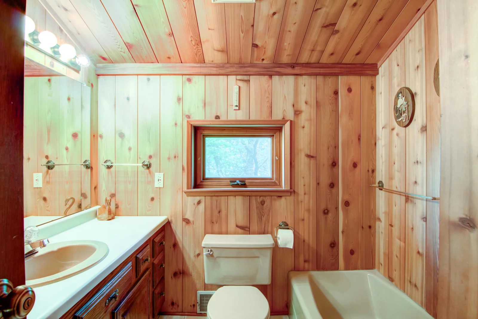 Upstairs full bath by the bedrooms