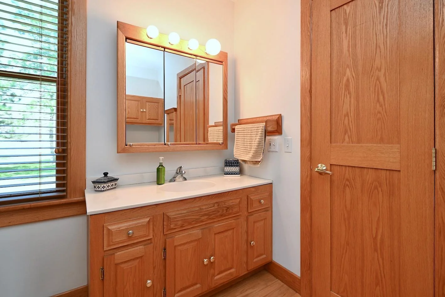 11 Bathroom I.jpg