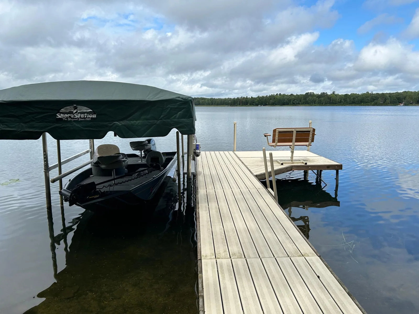 Dock and Boat Lift are Included.jpg
