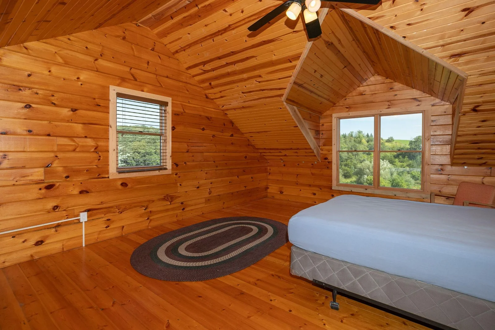 14-web-or-mls-21-Bedroom.jpg