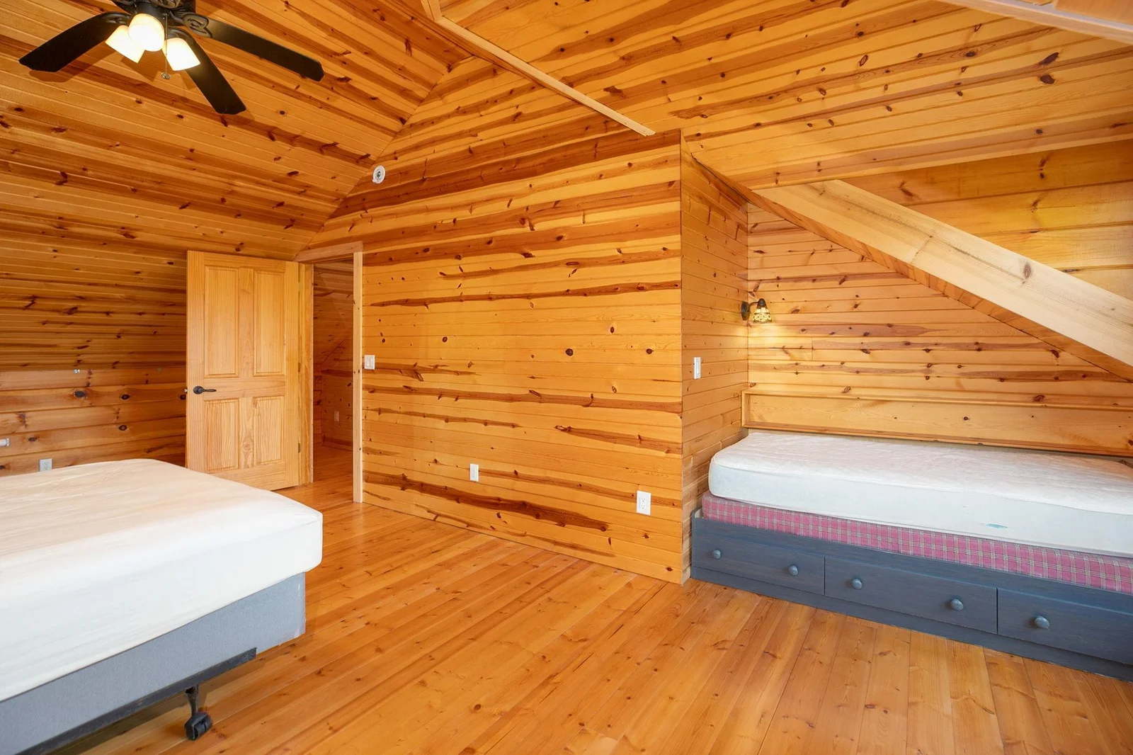 19-web-or-mls-24-Bedroom.jpg
