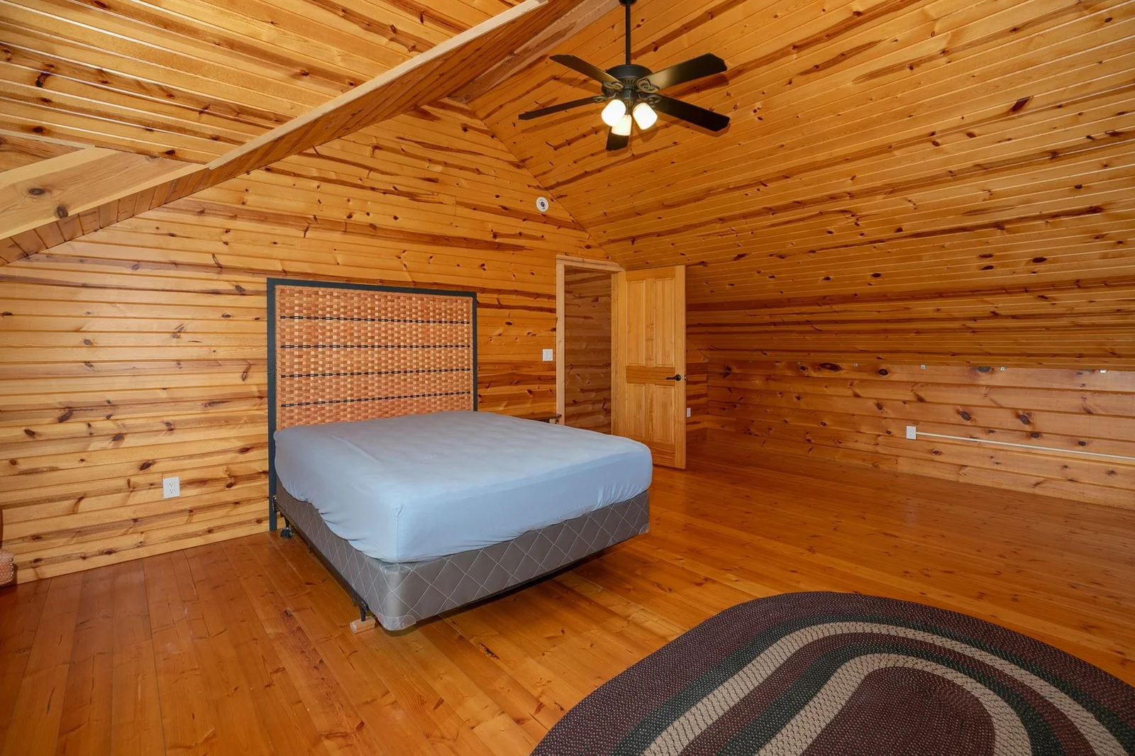15-web-or-mls-22-Bedroom.jpg