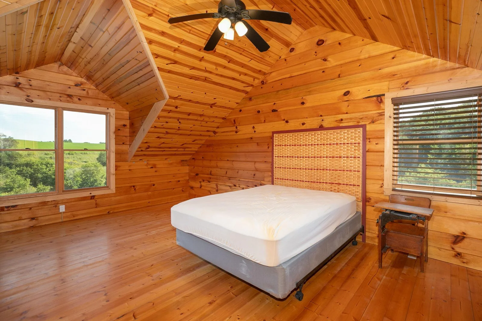 18-web-or-mls-23-Bedroom.jpg