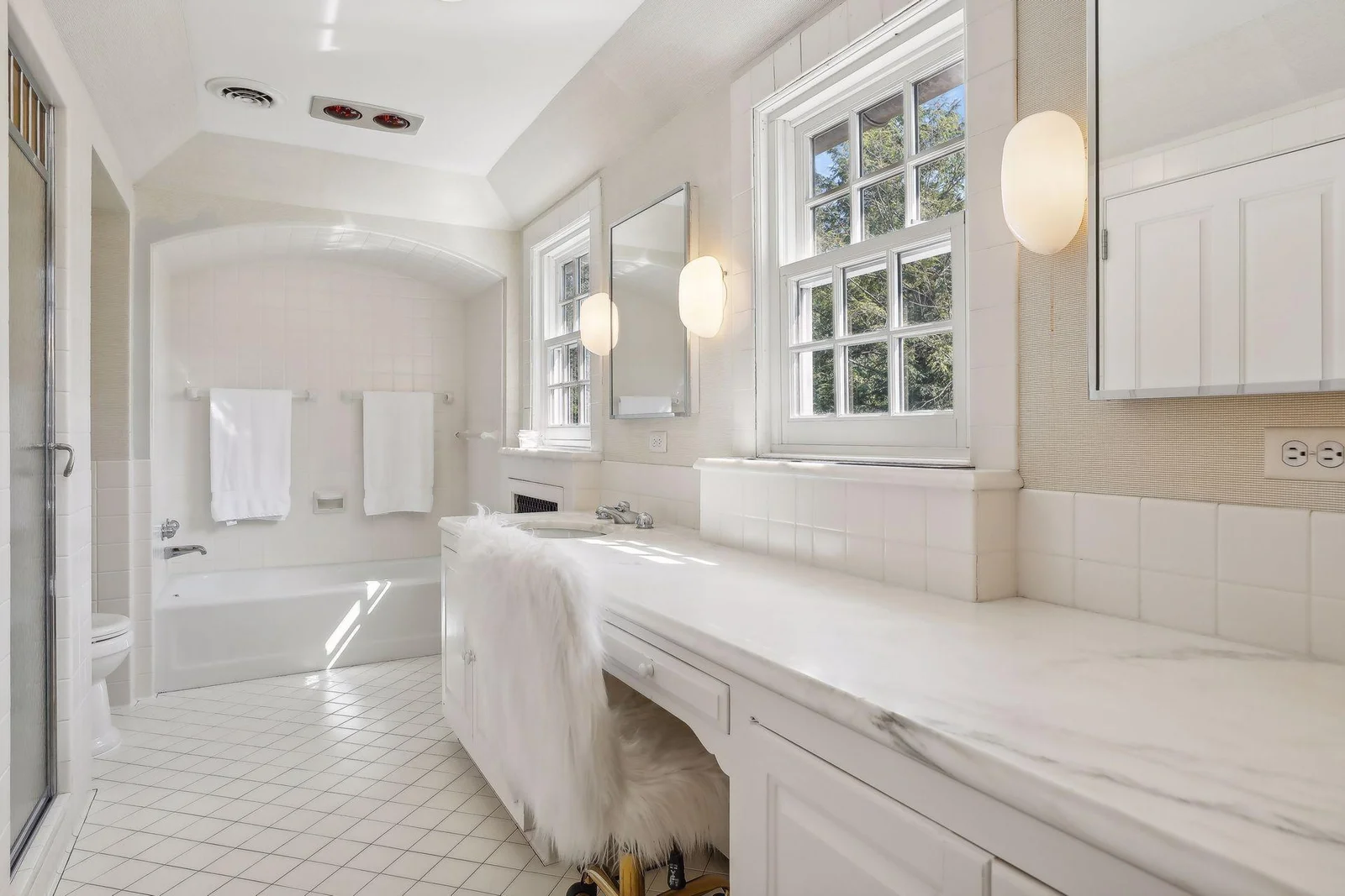 Bedroom #2 Ensuite Full Bathroom