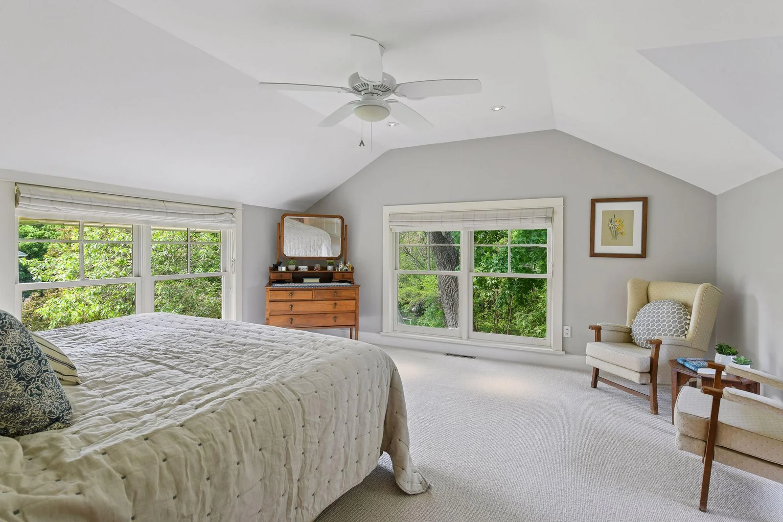 Upper level primary suite