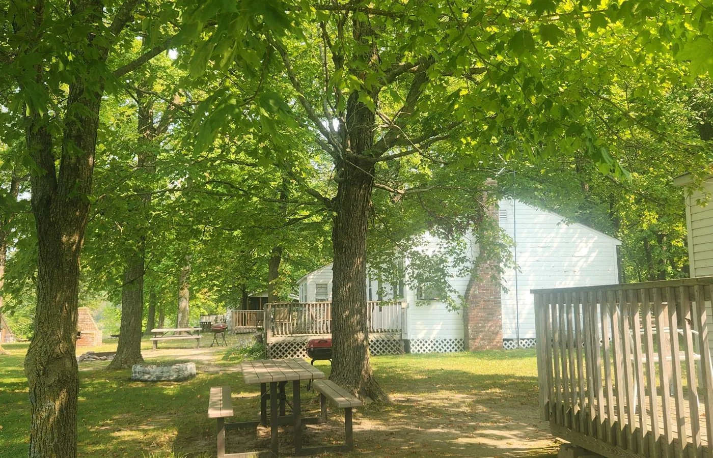 20 Winterhaven cabins lakeside.jpg