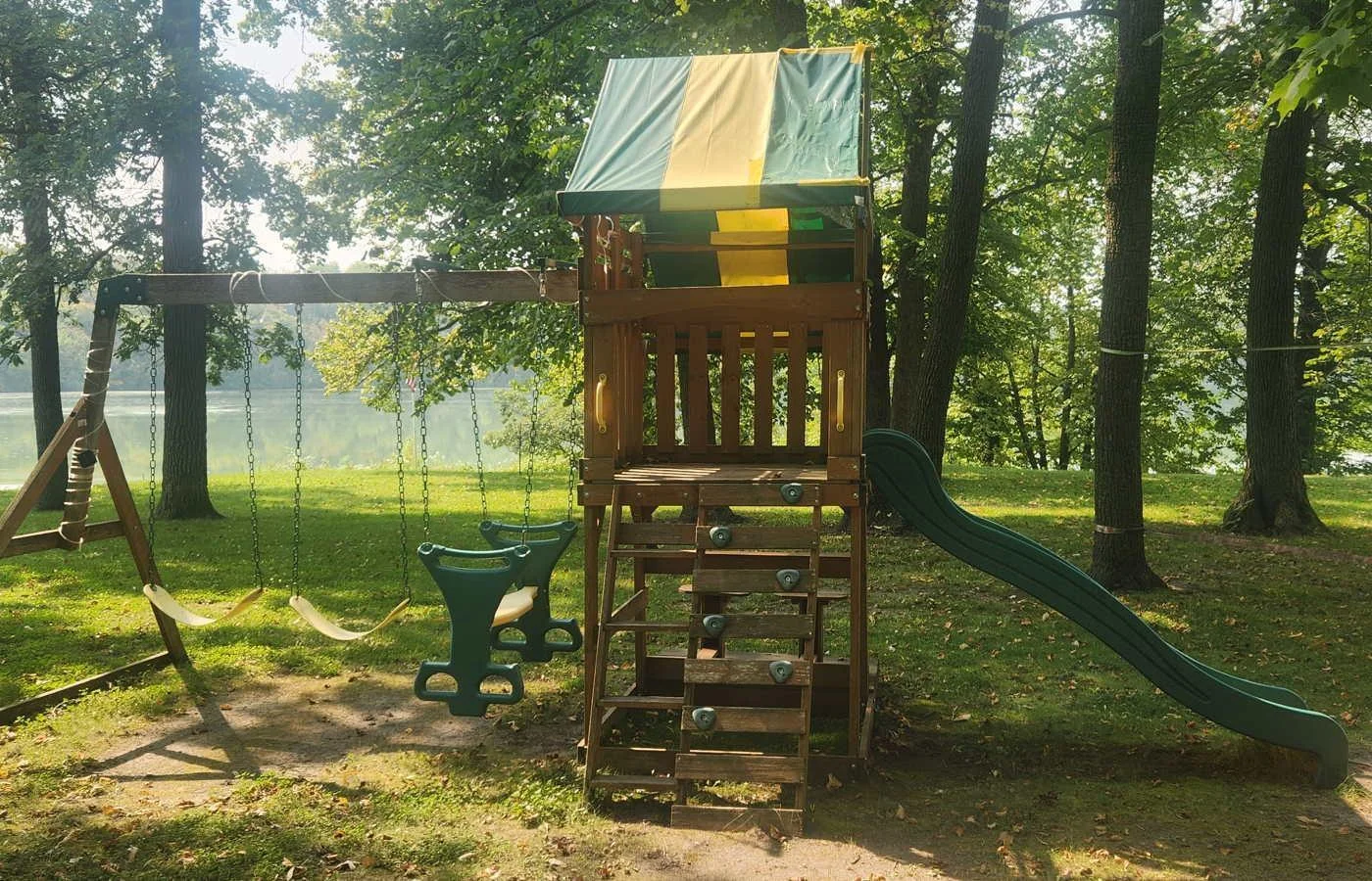 19 Winterhaven play set.jpg