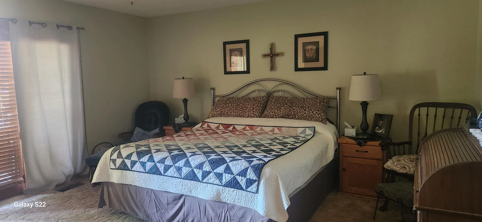 8 Winterhaven primary bedroom.jpg