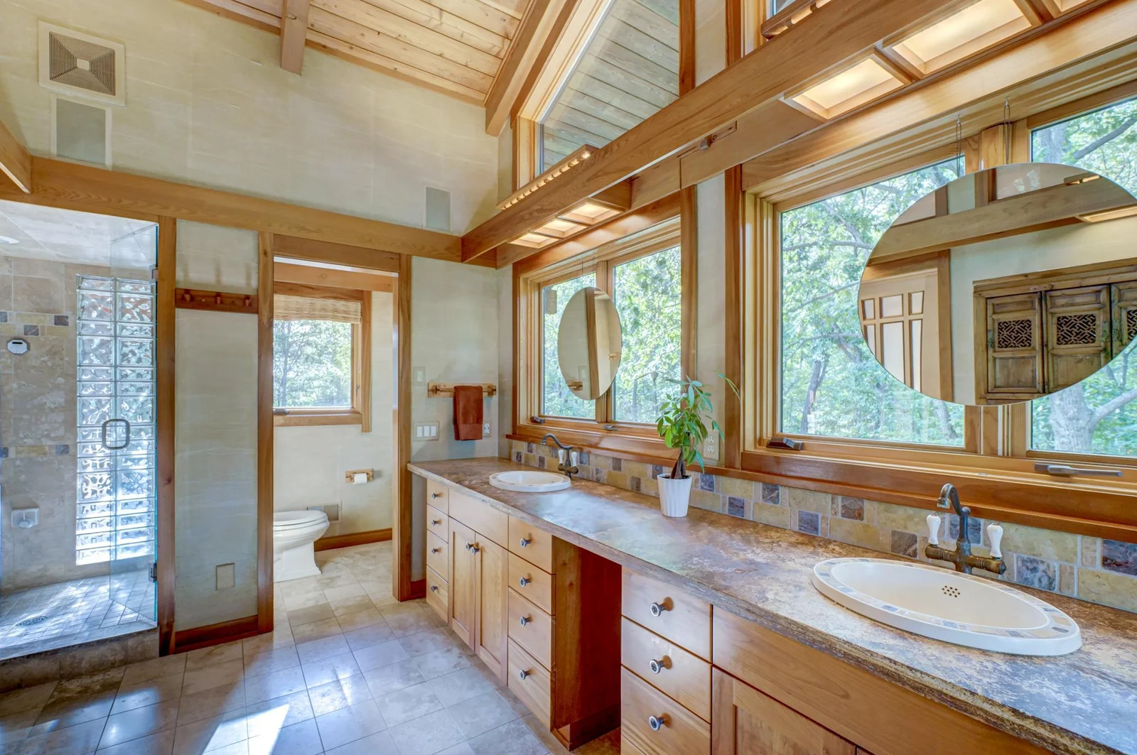 Primary bath with steam shower