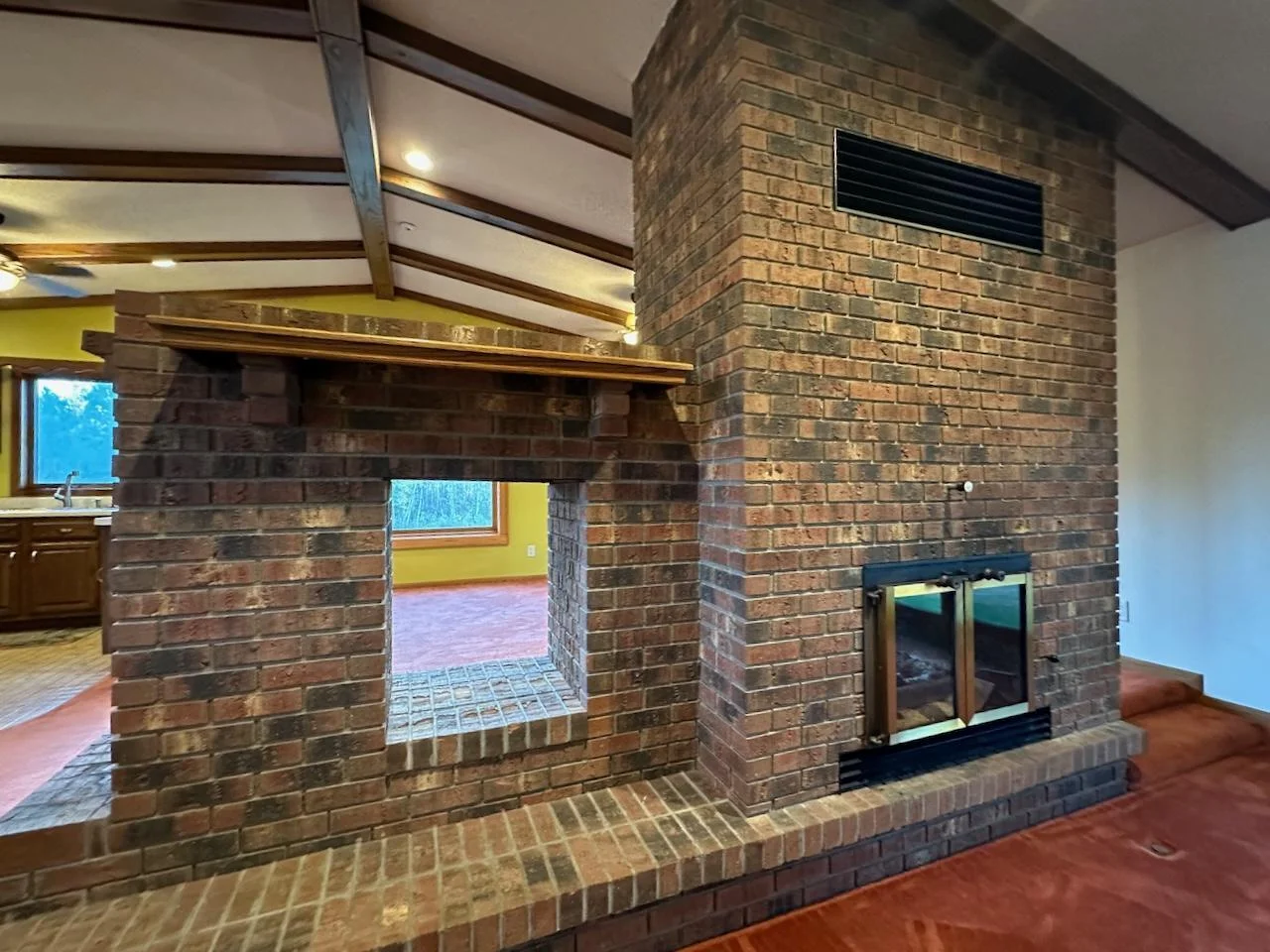 Double-sided fireplace