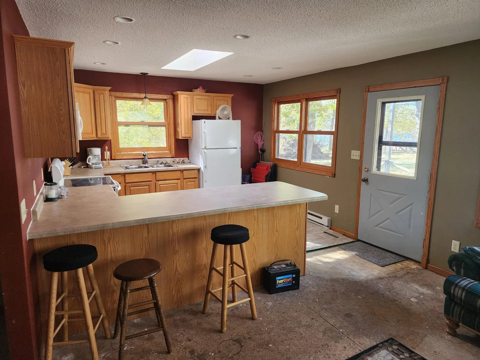 Kitchen bar.jpg