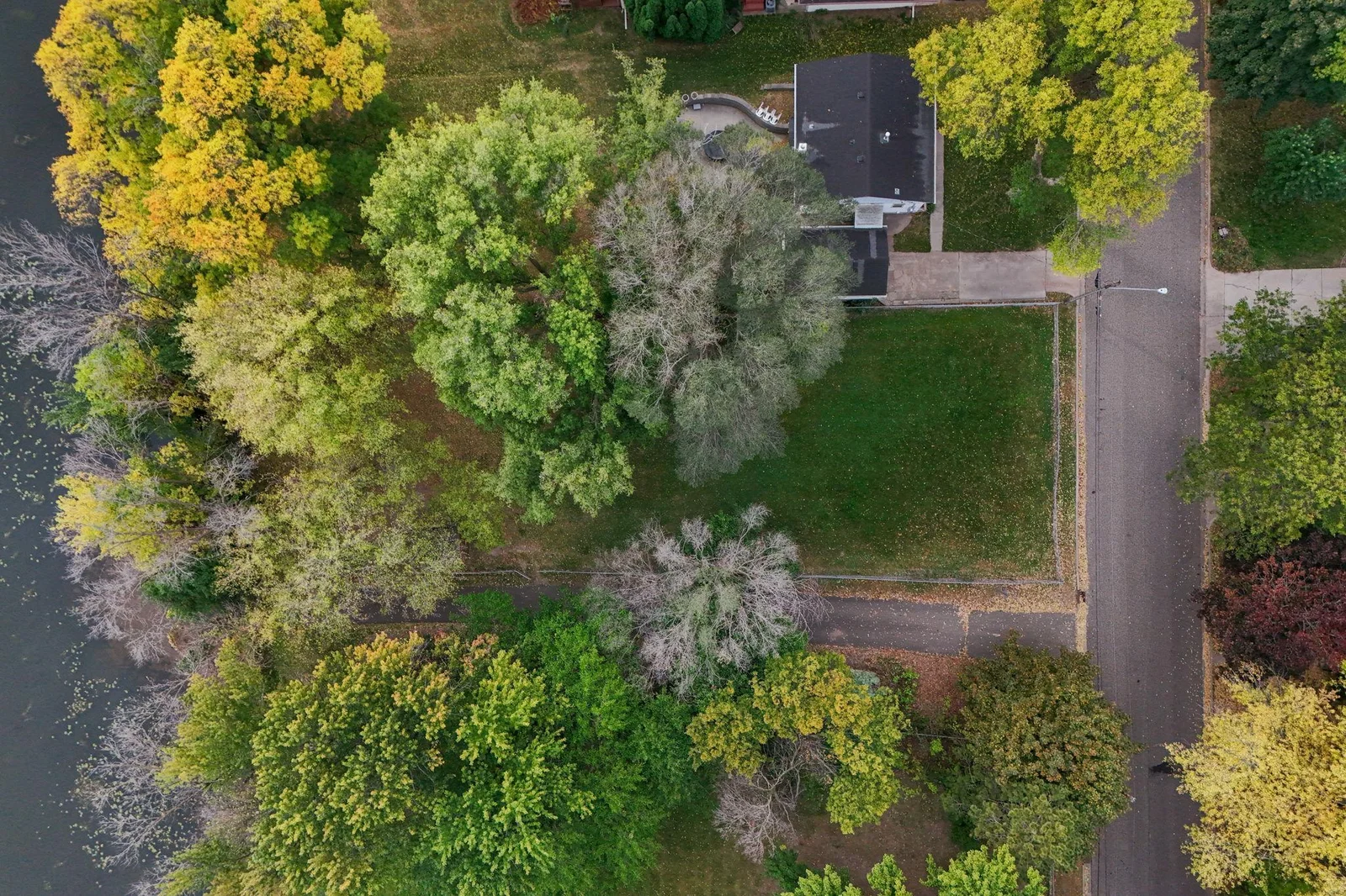 7-web-or-mls-489 Gentry Ave N - Aerial-007.jpg