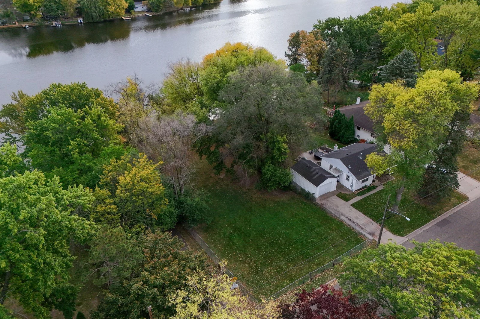 5-web-or-mls-489 Gentry Ave N - Aerial-005.jpg