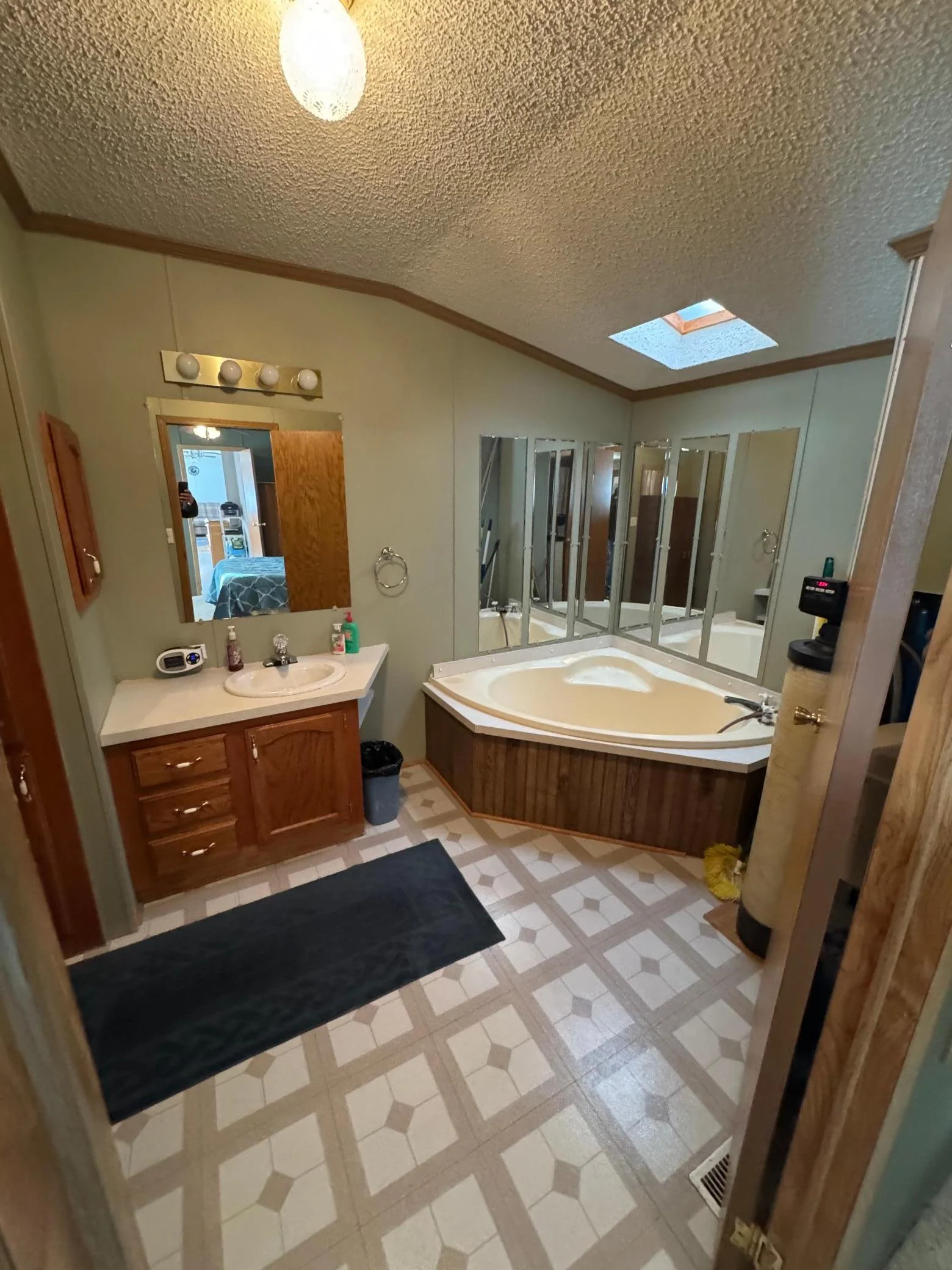 Master Bath.jpg