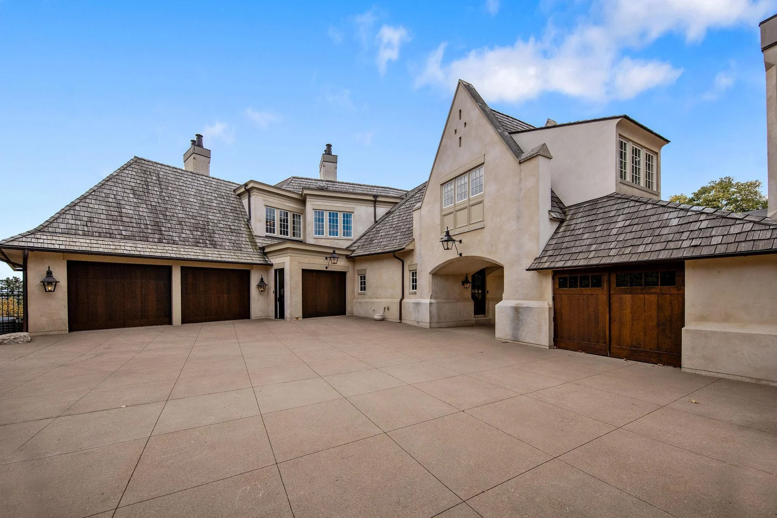 The expansive garage is a standout feature, offering ample space for vehicles, storage, and more. With generous dimensions, it comfortably accommodates multiple cars while leaving room for motorcycles or any additional recreational vehicles.