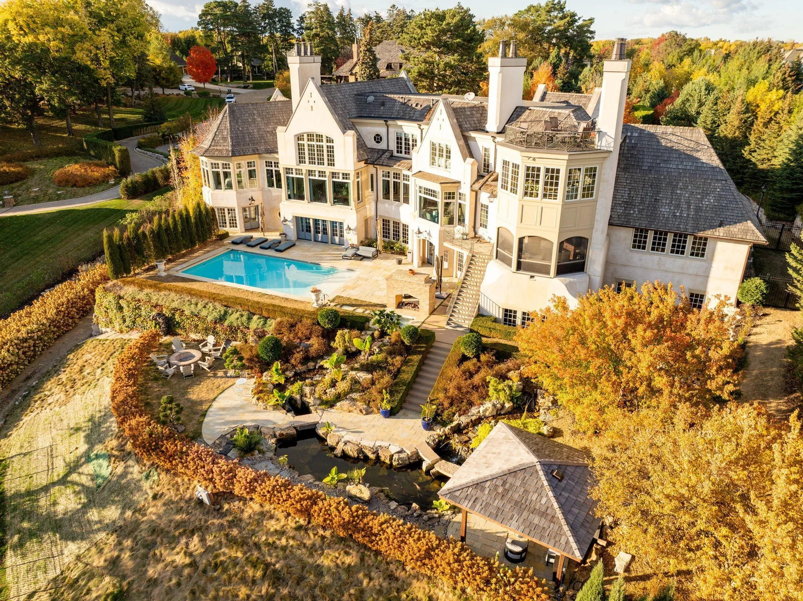 Welcome to the “Tramonto” house! This house has been custom designed by Murphy & Co and built by John Kraemer and Sons in 2013.