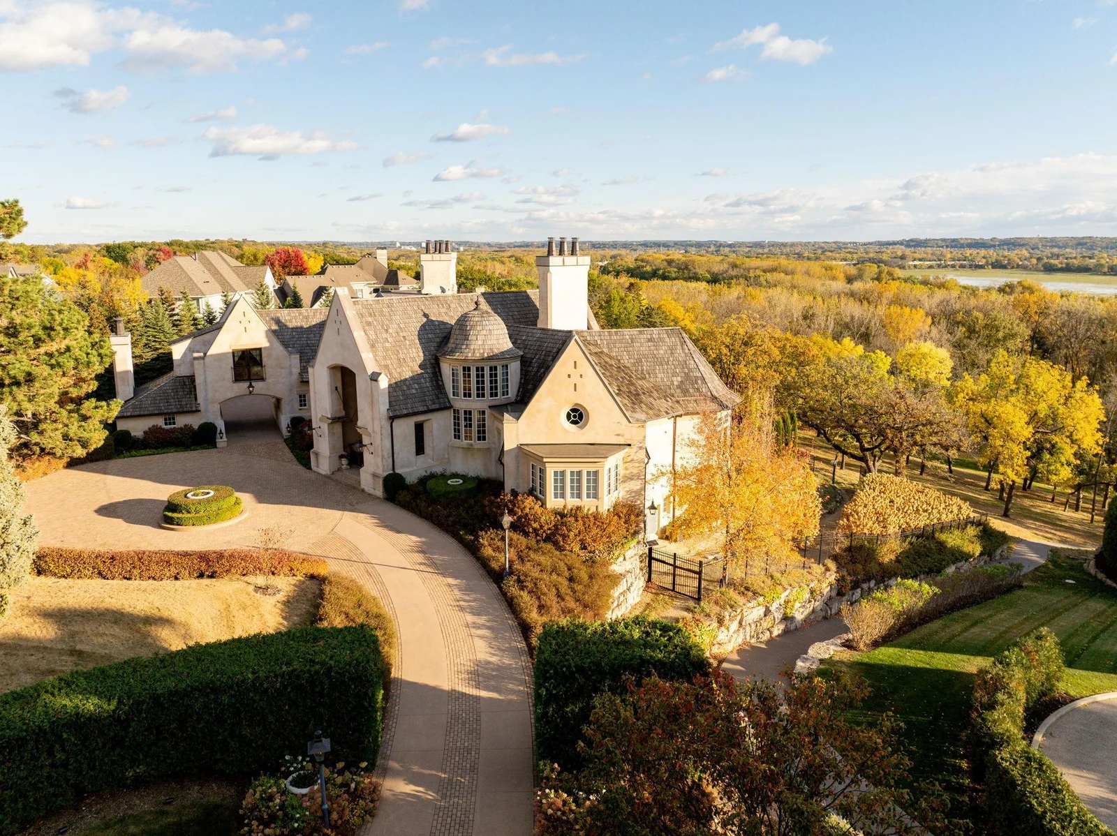 This property provides a serene retreat surrounded by nature, featuring abundant wildlife such as turkey and deer. With apple trees dotting the landscape, you’ll have a delightful touch of nature right at your doorstep.