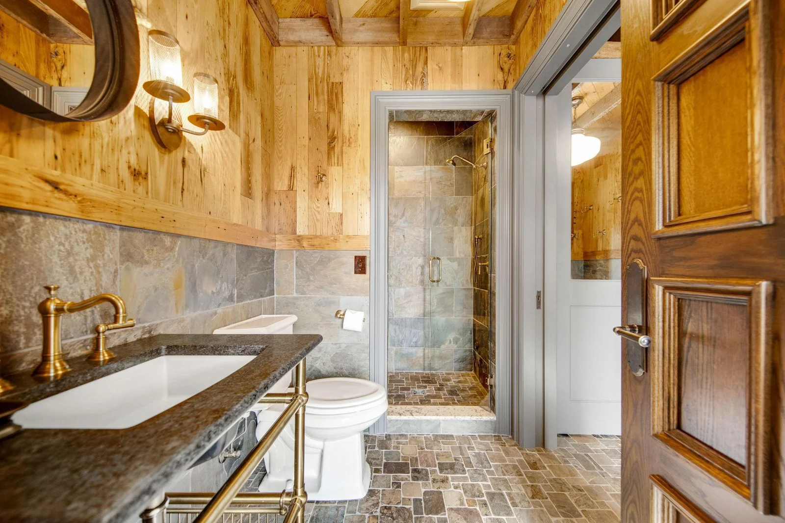 After a refreshing swim, you can head back to the bathroom, which features a luxurious steam shower designed for relaxation and rejuvenation.