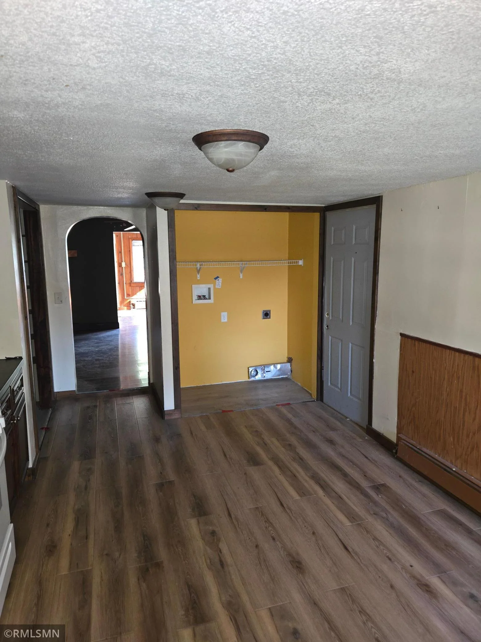kitchen and laundry.jpg