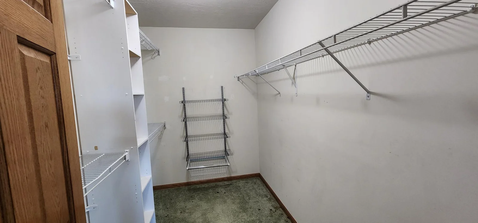 Walk in bedroom closet