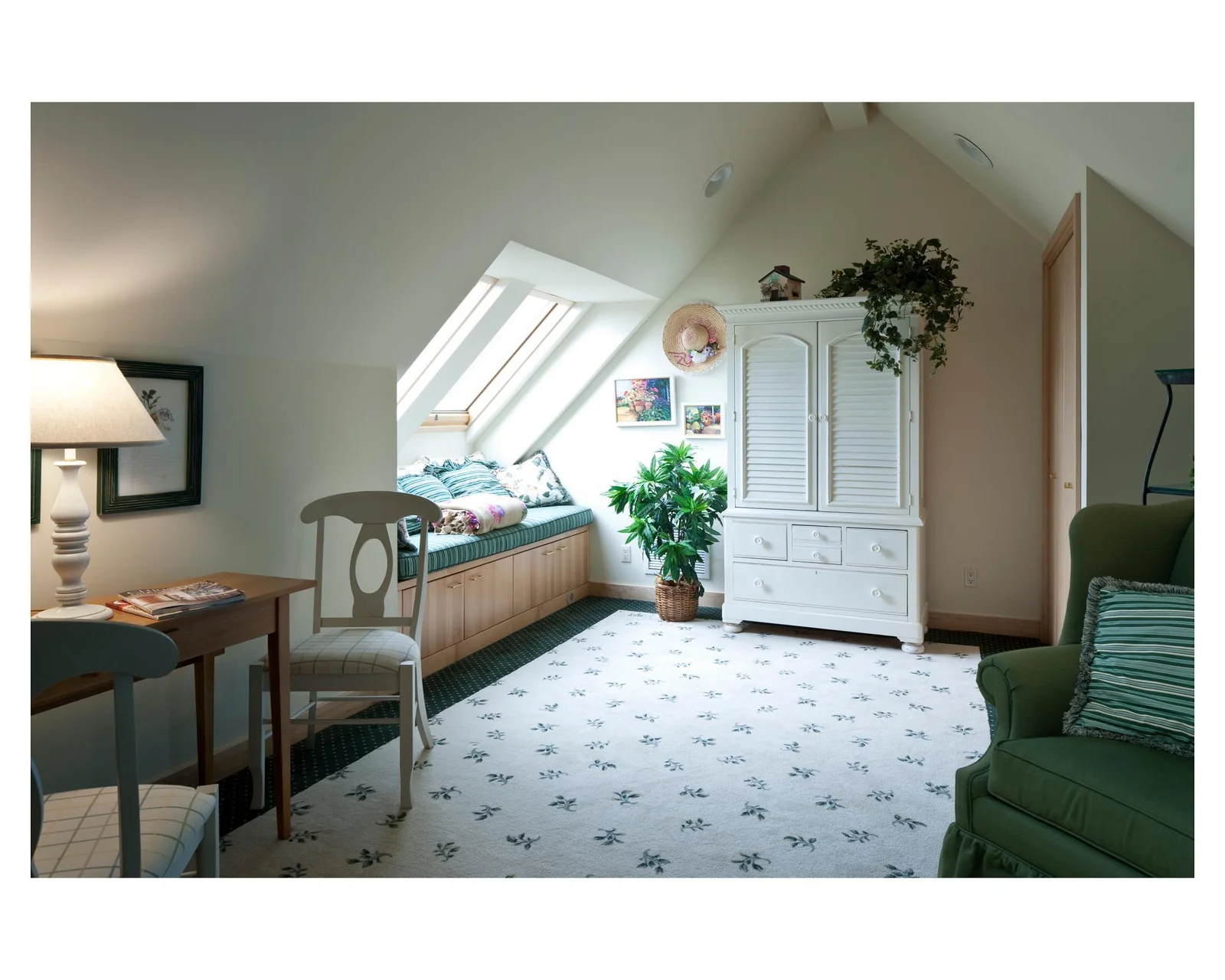 Cozy mother-in-law suite above the garage, with views of the lake