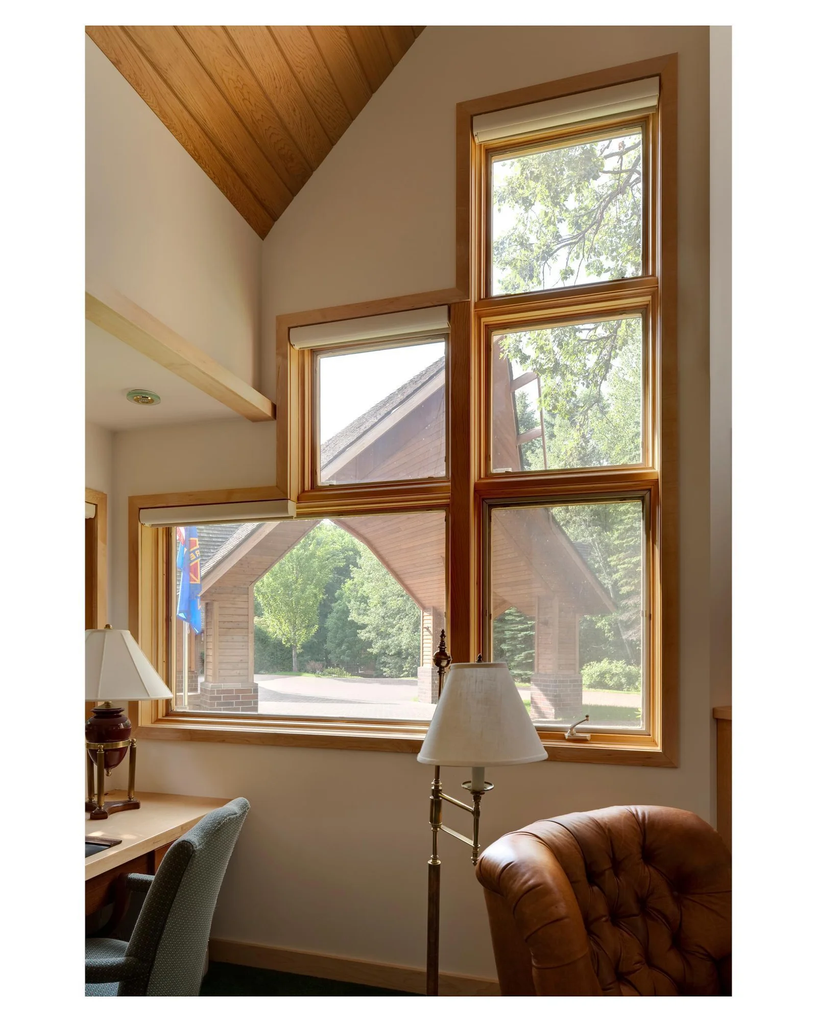 The office right off the primary bedroom at the Mary Hill Lodge