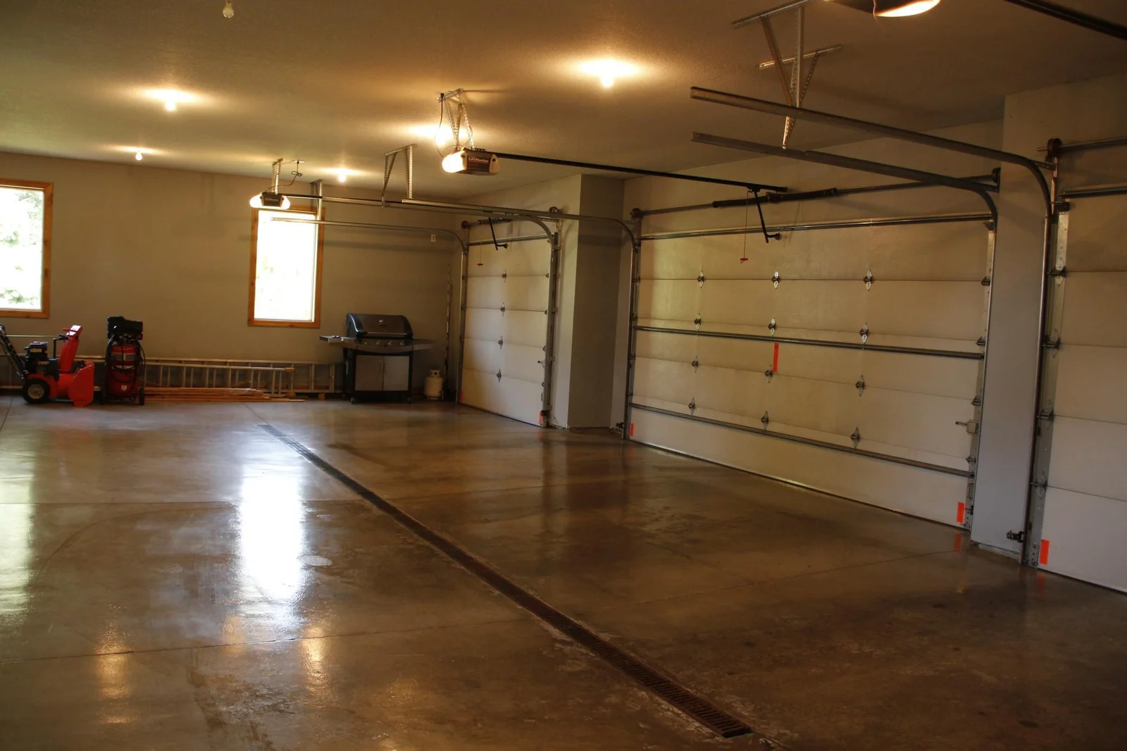 Huge 4 car garage with softened running water and overhead forced air heat!