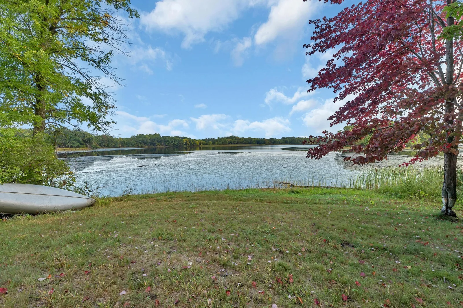 Nicely sloped terrain to the water's edge