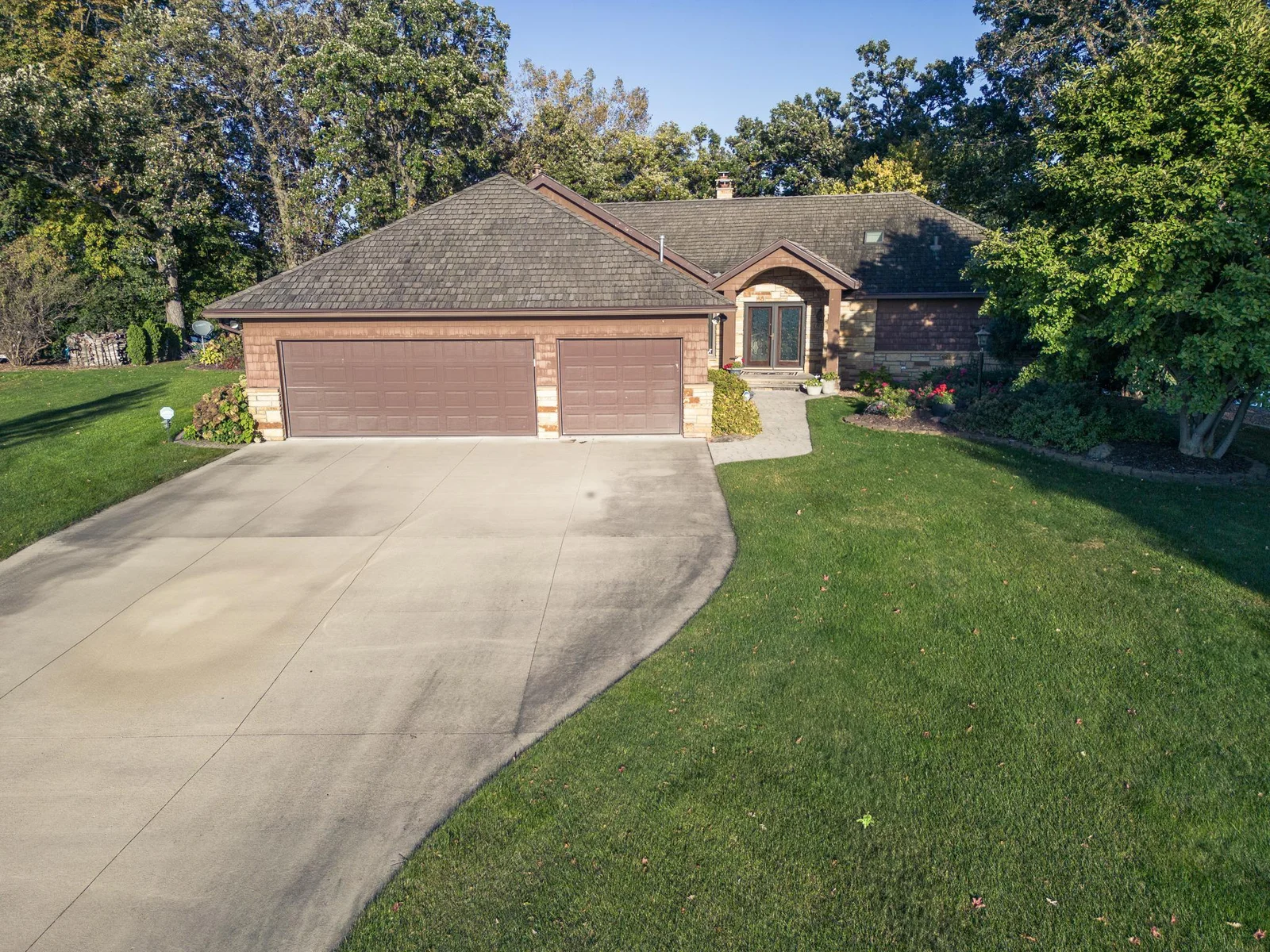 Photo 1 of 1516 Bay Oaks