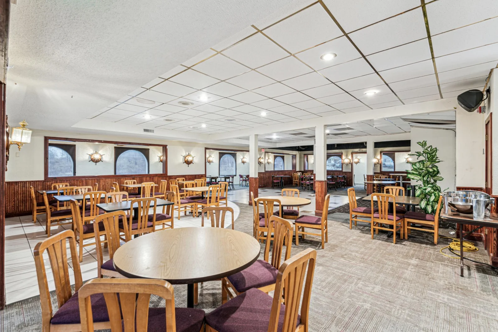Upper Level Banquet & Dining