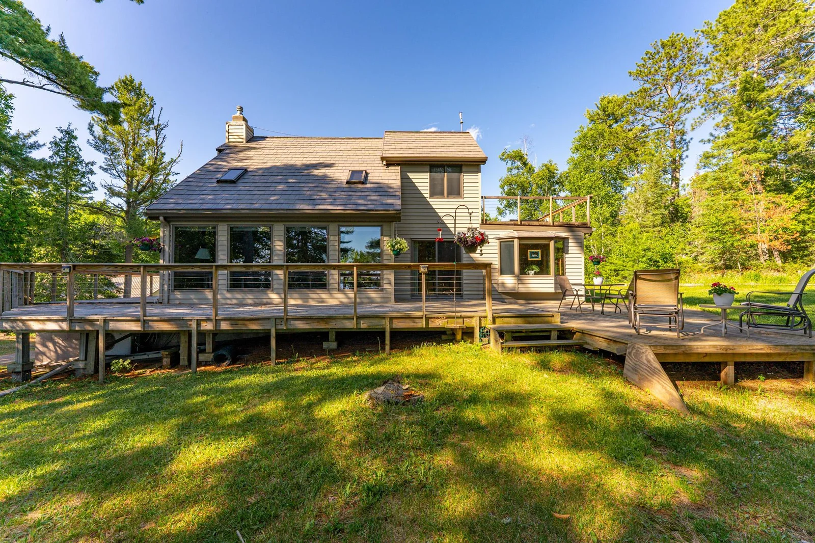 Lakeside deck with plenty of space for relaxing