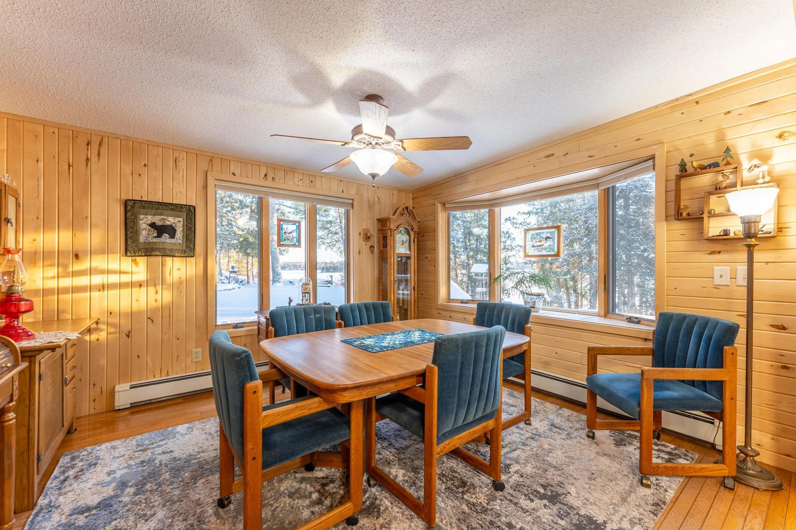 Dining room with southern and eastern light