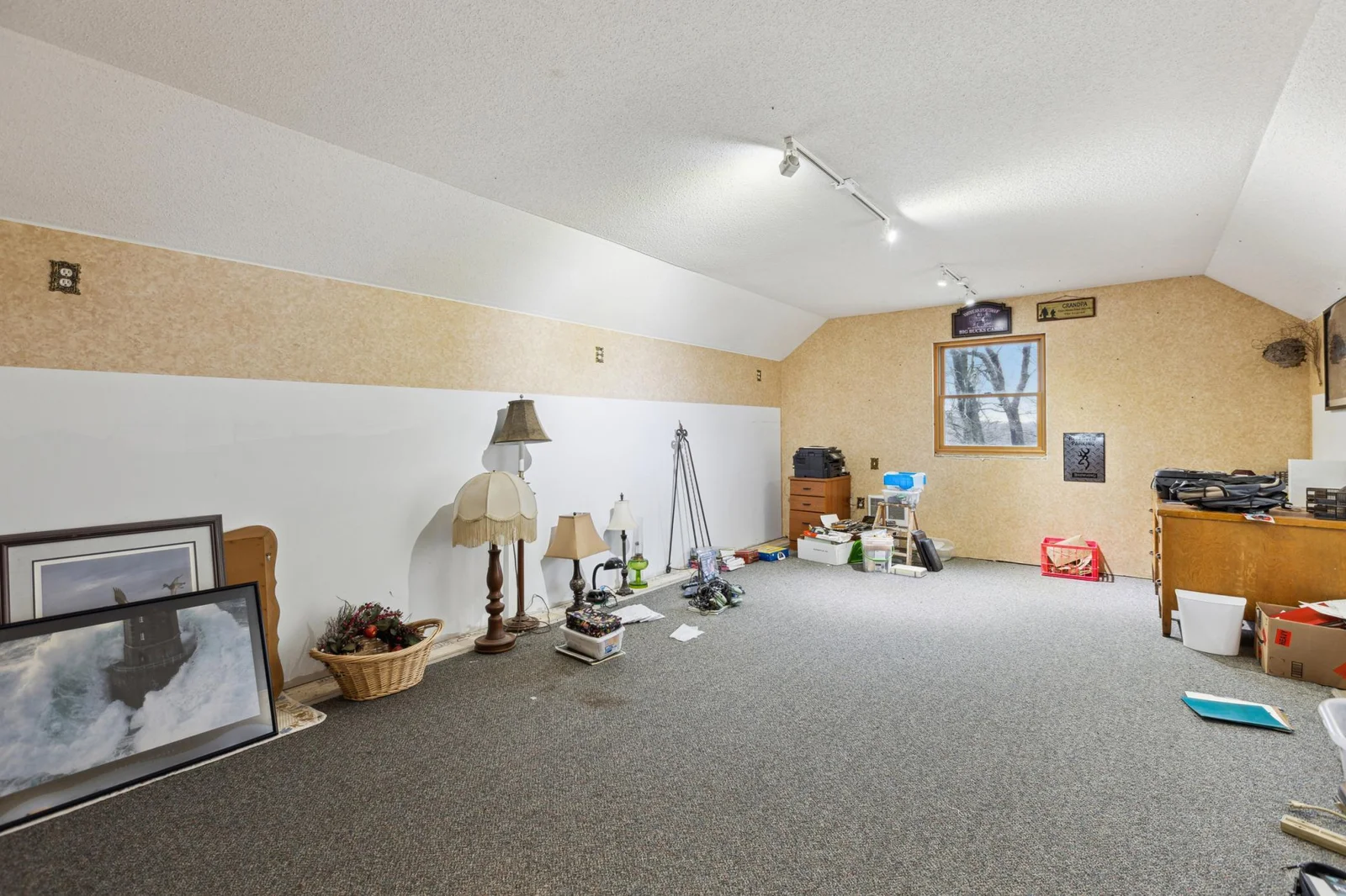 14_interior.jpg